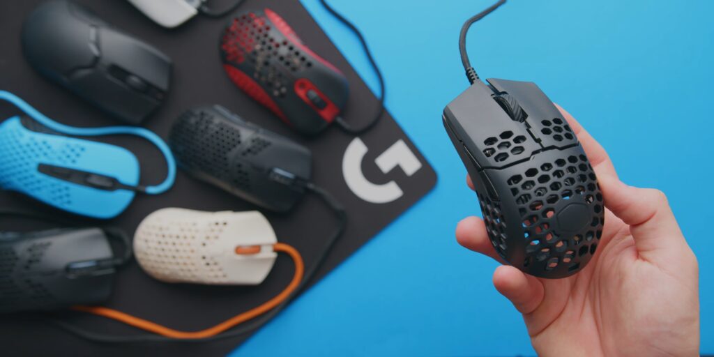 Light gaming mouse